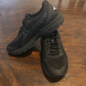 Brand new ASICS all black gt 1000